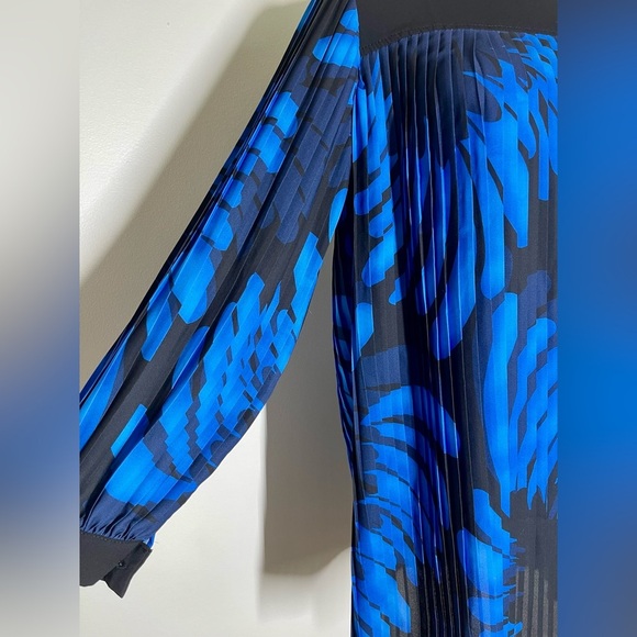 Rinascimento | Pleated Tunic / Mini Dress | Blue Floral on Black | Boutique | S - Picture 2 of 4